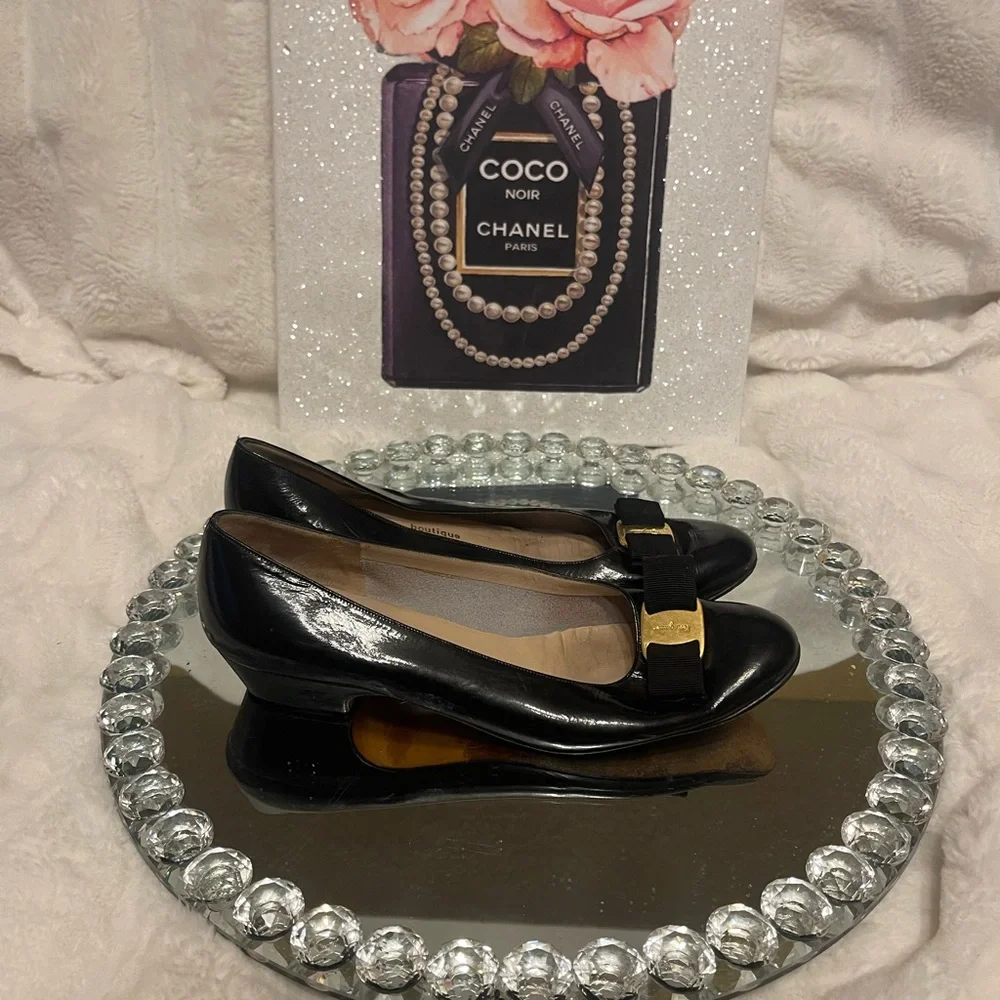 Salvatore Ferragamo Vintage Black Patent Leather Vara Bow Heel Shoes - Picture 4 of 8